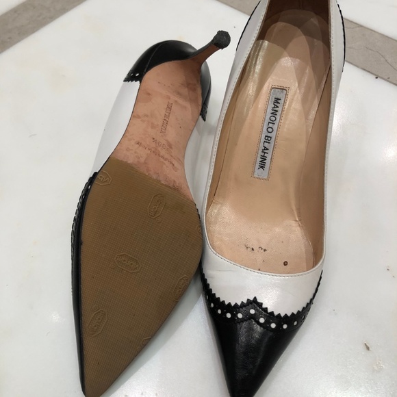 Manolo Blahnik Two-Tone Leather Pointed Toe Pump - Picture 4 of 4
